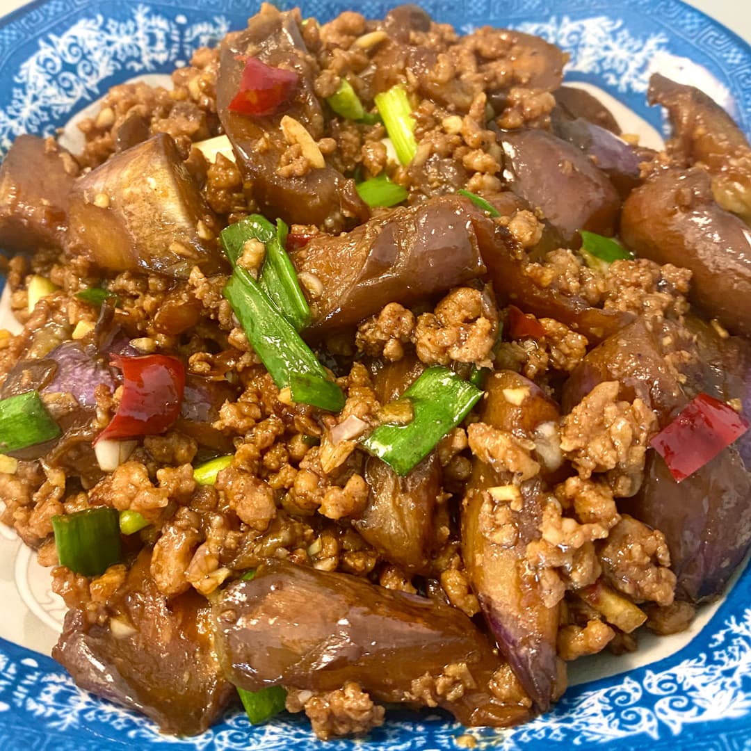 Aubergines au porc et à l’ail
